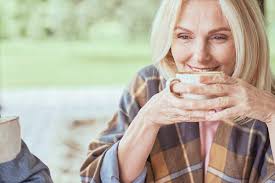 TEAM BUSINESS MODEL SOLUTION PROBLEM MARKET OPPORTUNITY TRACTION