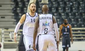 H αεκ υποδέχτηκε τον παοκ στο πλαίσιο της ακυρωθείσας μεταξύ τους αναμέτρησης τον δεκέμβριο (6η αγωνιστική), ελέω διαμαρτυρίας των ανθρώπων του τελευταίου περί αλλοίωσης αποτελέσματος, σε ένα παιχνίδι που μετατράπηκε σε παράσταση για ένα και τα δεκάλεπτα: Oi Ari8moi Toy Ntermpi Paok