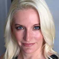 Amazon.com: The Piece: A Contemporary Ballet Novel: 9780998483009: Bomboy,  Erin: Libros