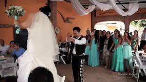 Con canva es tan fácil como arrastrar y soltar. Estas Son Las 7 Cosas Que Hacen Unicas A Las Bodas Mexicanas