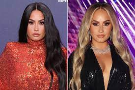 Demi lovato arrives at the 2020 e! Demi Lovato Swaps Brunette For Blond While Hosting People S Choice Awards 2020