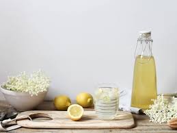 Ceaiul de soc are in compozitie sambunigrosida, nitrat de potasiu, caroten, acid malic, acid citric, acid tanic. Ceaiul De Soc Beneficii Miraculoase Pentru Sanatatea Ta