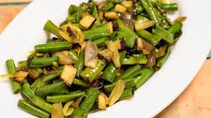 Kerala Style Karamani Poriyal Kerala Style Achinga Payaru Mezhukkupuratti Green Beans Recipes Side Dishes