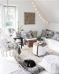 Pin By Cassie Perryman On Interior Design Bohemian Bedroom Design Eclectic Bedroom Minimalist Decor