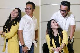 Lihat perkara yang mohd haniff (hanif1790) telah temui di pinterest, koleksi idea yang terbesar dunia. Jodoh Tak Kenal Usia Tahniah Elvina Mohamad Entertainment Rojak Daily