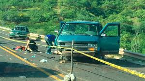 La autopista siglo xxi, de 62 kilómetros de largo, une a pátzcuaro, uruapan y lázaro cárdenas y es operada por el consorcio formado por las empresas pinfra, grupo bursátilmexicano y aldesa méxico, quienes obtuvieron la licitación para construirla con una inversión por más de 2 mil 756 millones de. Deja Cuatro Muertos Accidente En Autopista Siglo Xxi De Michoacan Rompeviento Tv