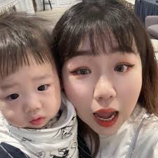 Super Junior乾脆變成台灣人吧😆 利特宣布「代言金門高粱」啦！ Super  Junior的各位是出了名的愛台灣🇹🇼，不僅演唱會常常開在台灣，成員始源還會為了火鍋鼎王偷偷跑來台灣大啖美食，忙內圭賢更是在上月接下了韓國市場台灣觀光代言人。  而我們的大哥利特前陣子才宣布和