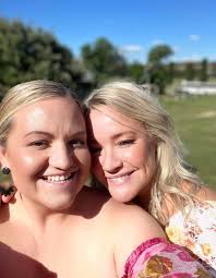 Happy Birthday to one of my favourite fun people Brookeeee! 💐🎉🌷 I hope  you have a wonderful day celebrating with your boys 🧁💝🎈 Lots of love and  bubbles 🥂🫶🏼😘