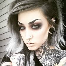 Kelly Beesley's Instagram, Twitter & Facebook