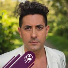 FALLECIÓ LA ACTRIZ Y CANTANTE BETTIANA BUENO Despedimos a la actriz,  cantante y docente Bettiana Bueno. Llevó adelante una amplia trayectoria en  el ámbito del teatro musical; como vocalista solista y acompañando