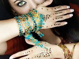 The heavier the oil the better it will work to lift the henna color from your hair. 11 Simple And Safe Ways To Remove Mehendi At Home