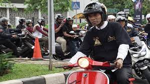 Ustaz abdul somad (uas) terbilang akrab dengan sepeda motor. Ternyata Bikers Intip 7 Gaya Ustaz Abdul Somad Di Atas Motor