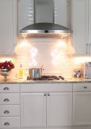 Best kitchen backsplash tile ideas 2019. Subway Tile Backsplash And Feature Design Under Hood Kitchen Design Small Kitchen Design Kitchen Countertops Laminate