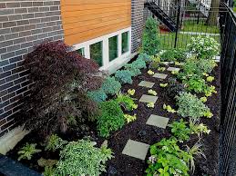 This Front Yard Garden Makes The Most Of A Small Chicago Front Yard Designed And Installed By Brent Riechers Front Yard Garden Front Yard Landscape Projects