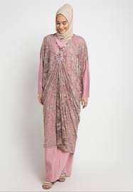 Dengan balutan songket keemasan yang dipadukan dengan kebaya tile yang kekinian akan mempercantik. 60 Model Kebaya Muslim Modern Untuk Anak Muda Bergaya