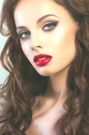 Christmas Themed Makeup Looks 2019 Ideas For Girls Makeup Trends Beautiful Women Faces Beauty Face Brunette Beauty