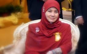 .tunku azizah adalah satu satunya permaisuri di dunia miliki empat anak ivf, princess kamariah of johor malaysia joins jade, sekitar majlis pernikahan yam tunku tun aminah en dennis, adoi panggil kakak lagi ampun tuanku agong permaisuri tak sempat singgah gerai peniaga dur. Ramai Terkesan Dengan Pesanan When I Die Tengku Puan Pahang