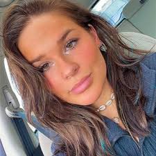 Email Address of @lilyevahess_ Instagram Influencer Profile