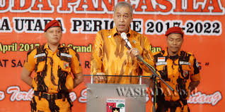 Ratu munawaroh sangat terkesan dgn slogan pemuda pancasila sekali layar terkembang, surut kita berpantang yang maknanya sangat dalam dan memberikan semangat pantang menyerah. Kodrat Pemuda Pancasila Ada Di Mana Mana Tapi Tidak Ke Mana Mana Waspada Online Pusat Berita Dan Informasi Medan Sumut Aceh