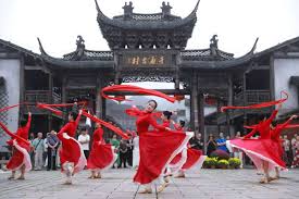 江苏句容：宝华山第十七届泡山嘉年华启幕- 中国日报网