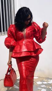 Tu es une merveilleuse créature qui regorge de tellement de potentiel, talents et dons qui ne demandent à éclore ! Taille Basse African Fashion Skirts African Fashion Dresses African Print Fashion Dresses