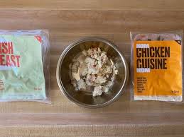 Similar to a food delivery service for humans, nomnomnow prepares your cat's meals and delivers them fresh. The Best Fresh Cat Food Delivery According To Real Cats Who Like Food The Dog People By Rover Com