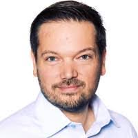 Stefan Petrat's Instagram, Twitter & Facebook