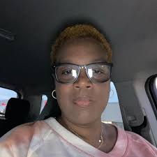 It looks like which one is female and which one is male 😂😂