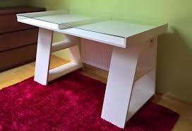 290zl Sprzedam Biurko Ikea Ze Szklanym Blatem Wymiary 140x70x80 Cm Biurko W Bardzo Dobrym Stanie Home Decor Decor Work Space Organization