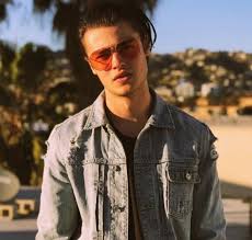 Dark brown hair and dark brown eyes, father: Felix Mallard Bio Wiki Net Worth Dating Girlfriend Married Age