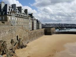 Website planet of hotels offers to book residences in saint malo. Exploring The Walls And Beaches Of St Malo Lou Messugo