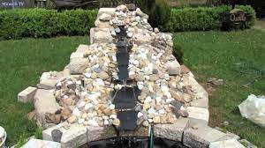 Wenn das außenskelett des wasserfalls steht und getrocknet ist, sollte ein probelauf. Gartengestaltung Ideen Kleine Wasserfall Im Garten Bauen Video 3 Youtube