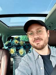 Grateful to everyone who brought a Paper Please arrangement home this year  🩵 What started as a small experiment has grown into a series of handmade  vases and sculpted paper florals celebrating