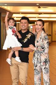 Noor neelofa binti mohd noor (lahir 10 februari 1989) ialah seorang pelakon, pengacara dan model wanita malaysia.kerjayanya bermula selepas dinobatkan sebagai juara dewi remaja 2009/10 dan terkenal menerusi lakonannya sebagai alisya dalam drama bersiri kau yang terindah yang bersiaran di tv3 dan suri hati mr. Lara Aishah Episod 98