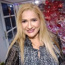 Durante el primer capítulo de #Klass95, muchos usuarios se preguntaron si  la actriz que interpreta a Paola Turbay es en realidad la hija de la  exreina de belleza. 👑🎭 ¡Aquí despejamos la