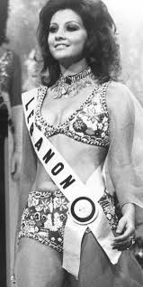 جولولي معرض الصور الملكة جورجينا رزق تستعرض جسدها المثالي في صور شاطئية من السبعينات Retro Fashion Style Fashion