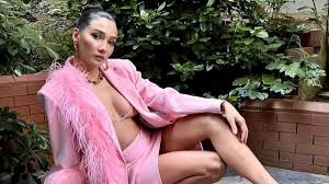 Aybüke Pusatın havuz pozları takipçilerinden tam not aldı! Güzelliğin  şaka mı?