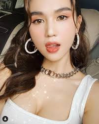 Ngọc Trinh mặc đẹp thần sầu, triết lý bất ngờ về được