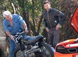 Jay Leno Helps Broken Down Biker In L A Leno Motorcycle Icon Biker