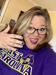 Hi Everyone! My name is Jessica 💁🏻‍♀️ I'm a former elementary teacher, a  new mama after several years of infertility, a lover of cruising and I love  spending time with family and