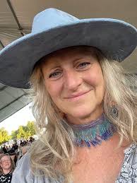 Hello! Is anyone moving to Haifa soon? I will