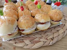 Mini Burgers Aperitif Au Poulet Mini Hamburger Apero Mini Burger Apero Recettes De Cuisine