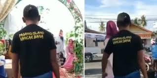 Sebaliknya orang yang rutin membaca al quran maka akan diberkahi waktu hidupnya, apa maksud berkah waktu?, maksudnya adalah waktu yang sempit bisa di gunakan untuk melakukan amalan amalan akhirat. Akses Jalan Tertutup Pria Pakai Celana Pendek Nekat Terobos Tenda Hajatan Merdeka Com