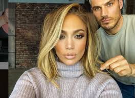 Per chi invece ama avere i capelli lunghi dietro e più corti davanti, allora si può creare una punta sulla parte posteriore del taglio. Tagli Capelli Primavera Estate 2020 Idee E Tendenze Roba Da Donne