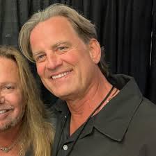 Any help with mx-122 volume spikes during commercials?