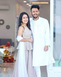 See looks taller by wearing heals and high end shoes. Neha Kakkar Age Height Biography 2020 Wiki Net Worth Boyfriend