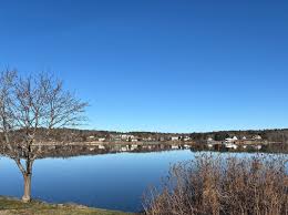 A cold Sunday morning calm by the Harbor Walk...