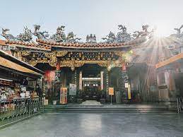 城隍，有的地方又稱城隍爺；起源於古代的水（隍）庸（城）的祭祀，為《 周禮 》 八神 之一。. æ–°ç«¹éƒ½åŸŽéšå»Ÿ æ–°ç«¹å¸‚è§€å…‰æ—…éŠç¶²