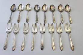 From selections like oneida chateau (which features an understated floral border) to more opulent ones like oneida lousiana (with intricate scrollwork that belongs on the most formal of table settings), you're sure to find an oneida. Antique Vintage Silver And Silverplate Tableware Silverware And Serving Pieces