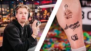 Roxeanne hazes is hartstikke trots op haar zoontje fender die begin juli is geboren. Streefbedrag Gehaald Sander Krijgt Een Echte Diederik Gommers Tattoo Npo 3fm